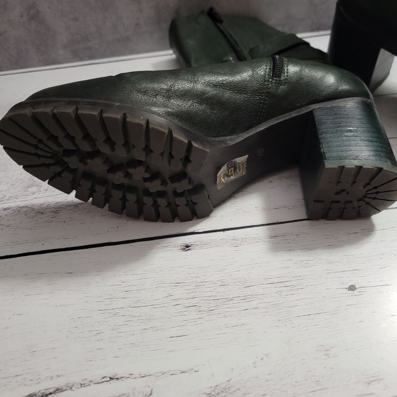 Eric Michael, Mariska, Green, 40 (81/2-9) - Picture 3 of 4